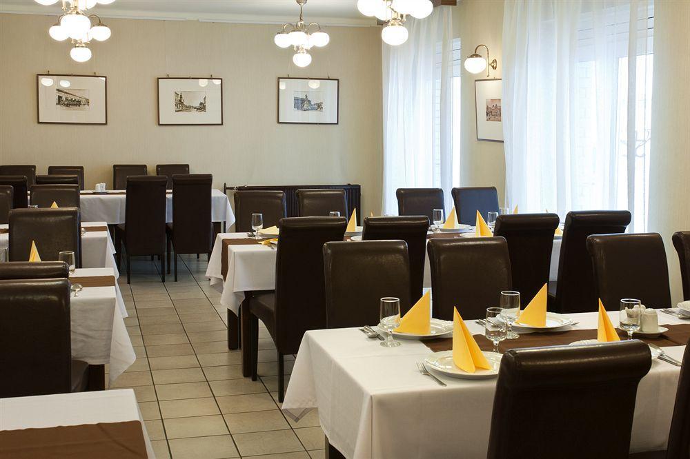 Hotel Central Ньиредьхаза Экстерьер фото