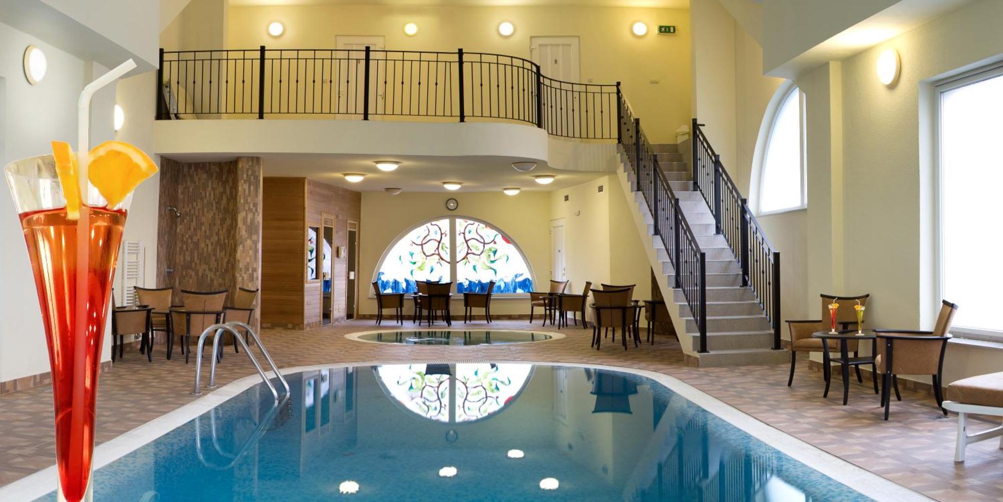Hotel Central Ньиредьхаза Экстерьер фото