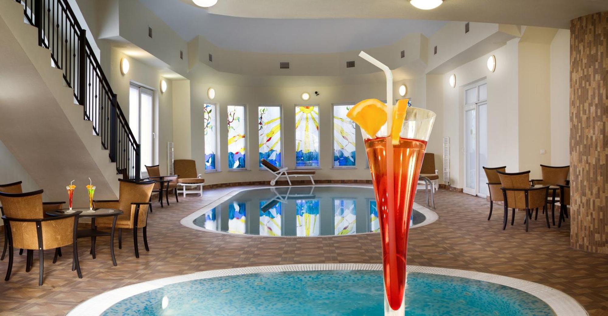 Hotel Central Ньиредьхаза Экстерьер фото