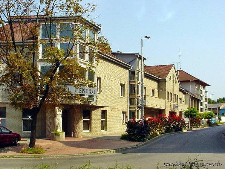 Hotel Central Ньиредьхаза Экстерьер фото