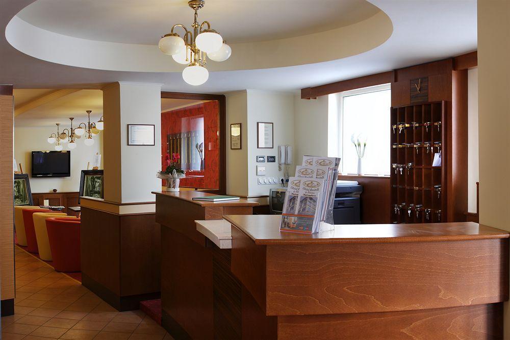 Hotel Central Ньиредьхаза Экстерьер фото