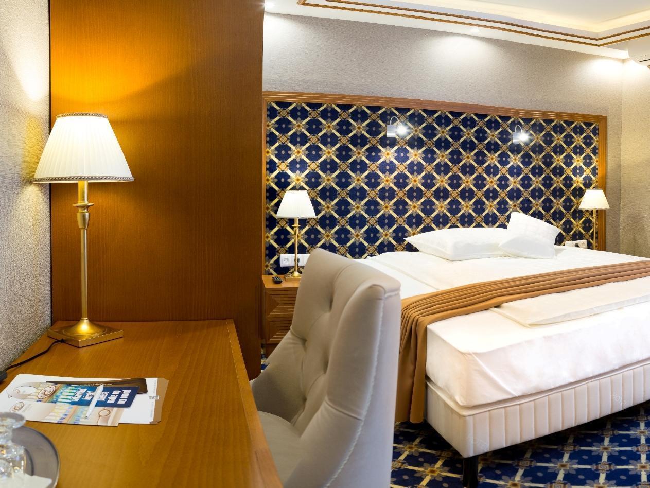 Hotel Central Ньиредьхаза Экстерьер фото