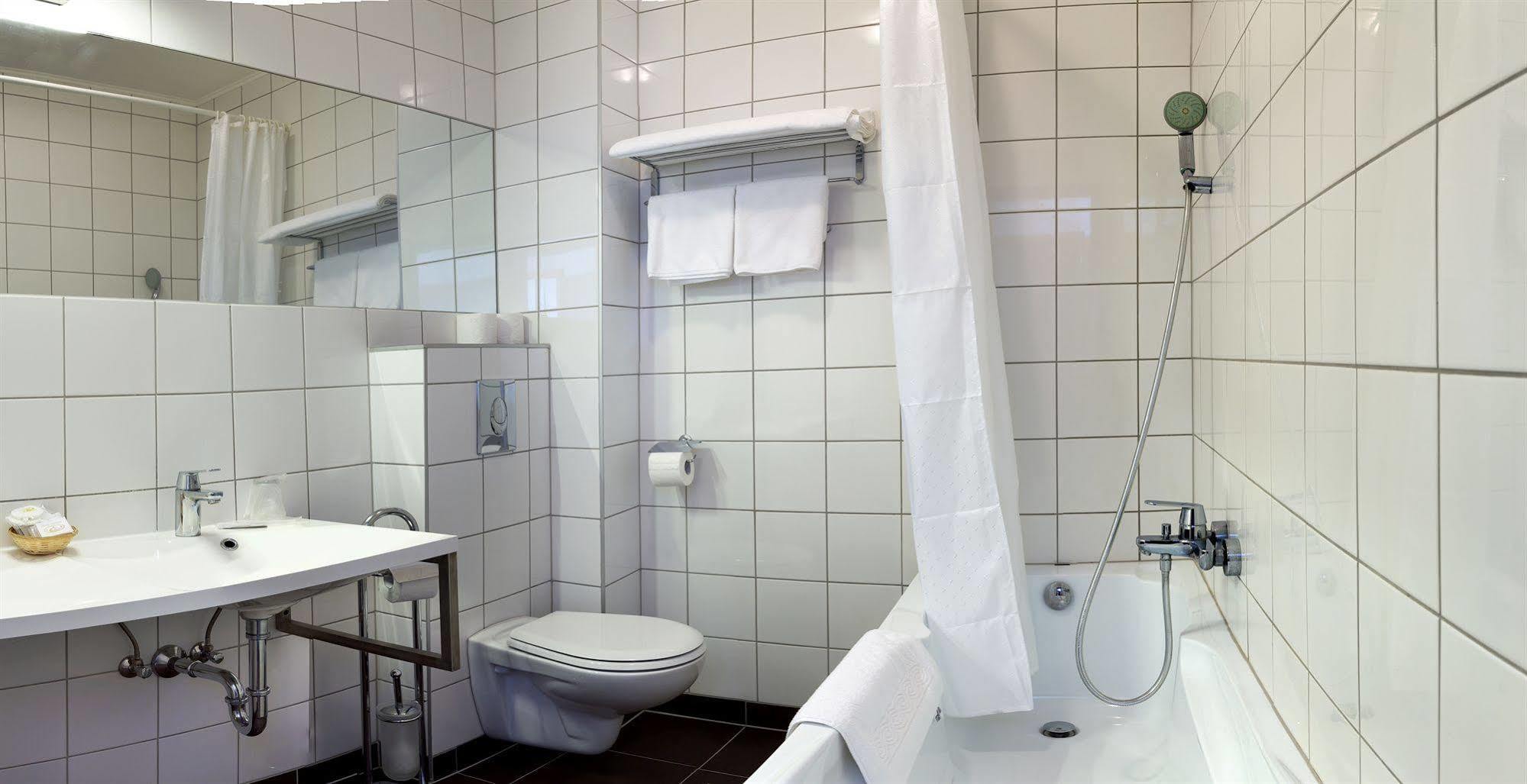 Hotel Central Ньиредьхаза Экстерьер фото