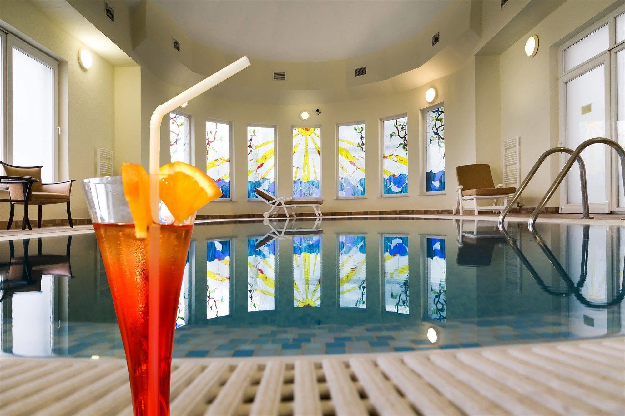 Hotel Central Ньиредьхаза Экстерьер фото