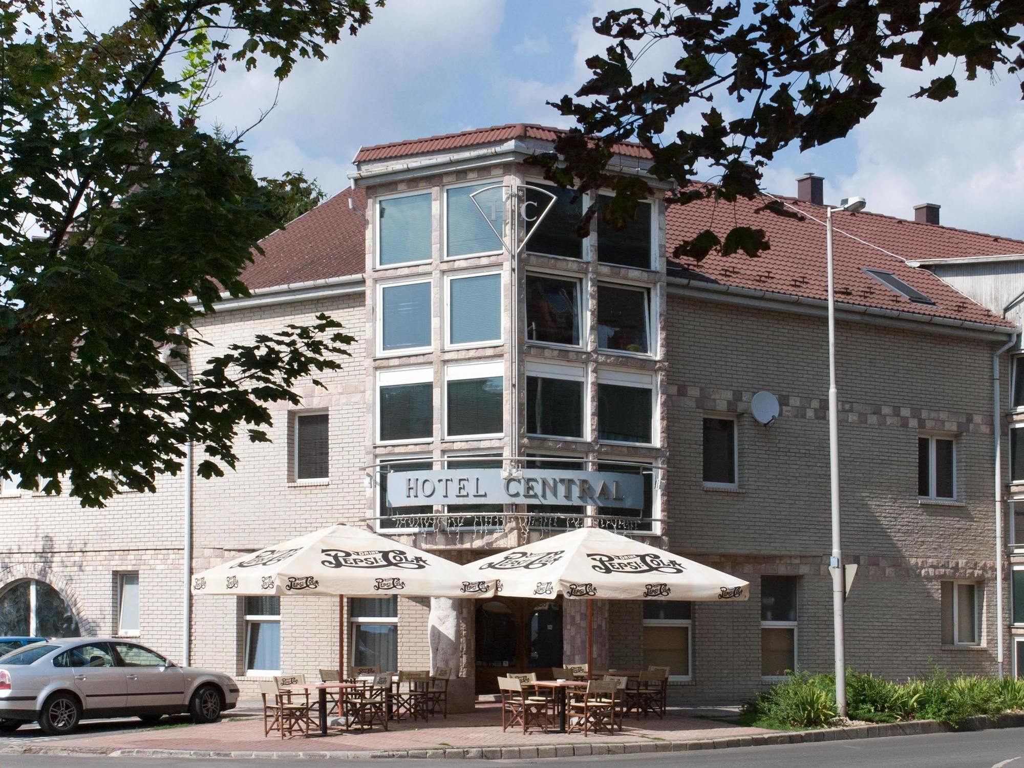Hotel Central Ньиредьхаза Экстерьер фото