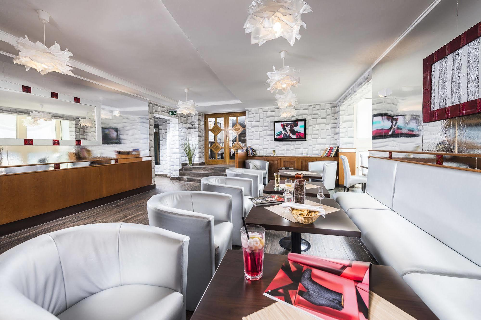 Hotel Central Ньиредьхаза Экстерьер фото