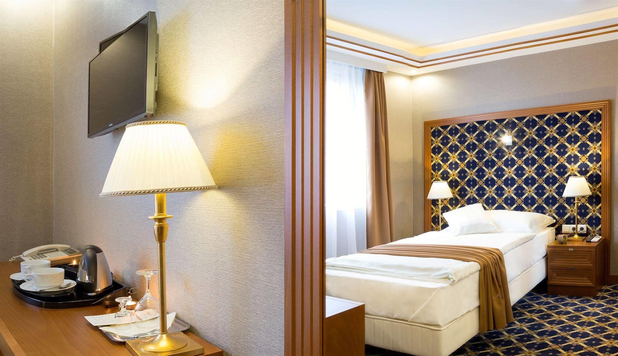 Hotel Central Ньиредьхаза Экстерьер фото