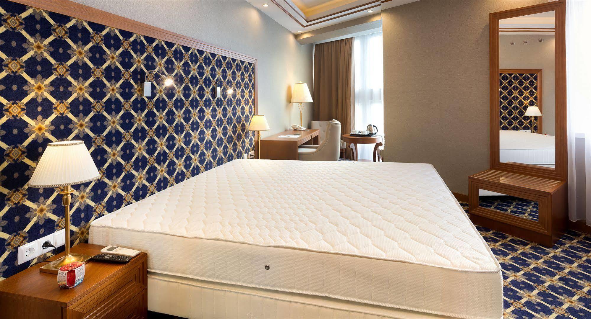 Hotel Central Ньиредьхаза Экстерьер фото