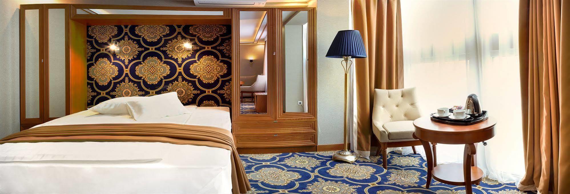 Hotel Central Ньиредьхаза Экстерьер фото