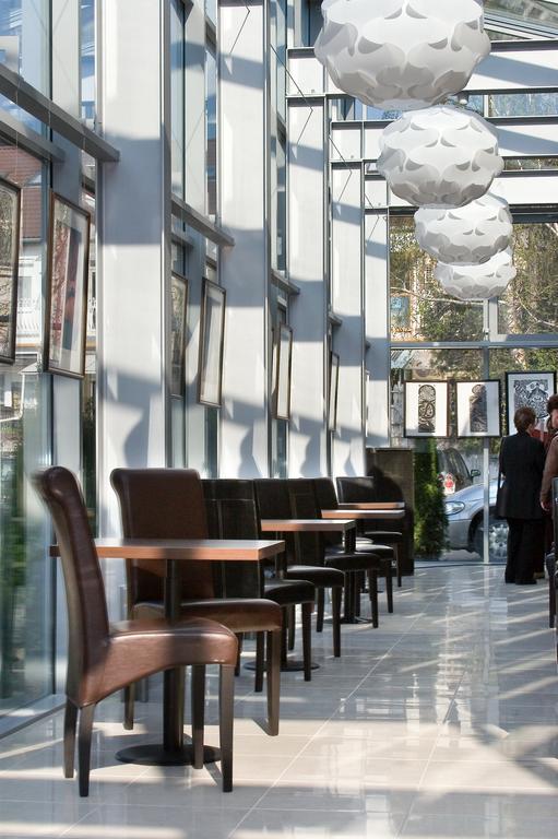 Hotel Central Ньиредьхаза Экстерьер фото